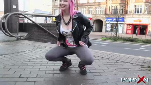 21712